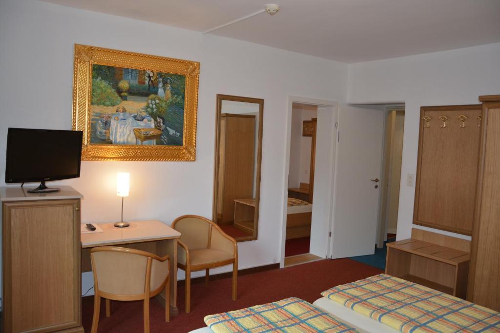 Hotel Dischma - Free Bus And Train Ticket Paradiso Room photo