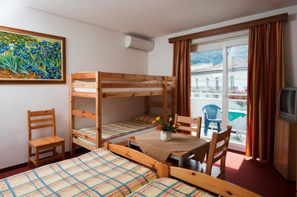 Hotel Dischma - Free Bus And Train Ticket Paradiso Exterior photo
